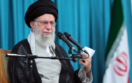 Xamenei iranlıları qorxmamağa çağırıb Xamenei iranlıları qorxmamağa çağırıb