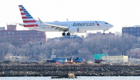 American Airlines-ə məxsus sərnişin təyyarəsi atəşə tutulub American Airlines-ə məxsus sərnişin təyyarəsi atəşə tutulub