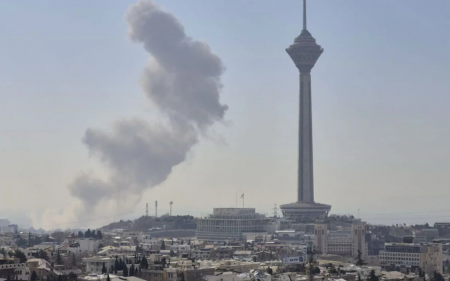 Tehranda bir neçə güclü partlayış baş verib Tehranda bir neçə güclü partlayış baş verib