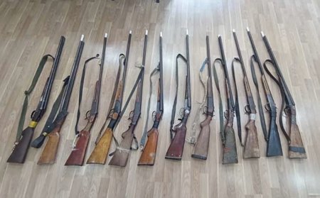 Polis əməliyyatlarında 14 tüfəng və digər silah-sursat aşkarlanıb Polis əməliyyatlarında 14 tüfəng və digər silah-sursat aşkarlanıb