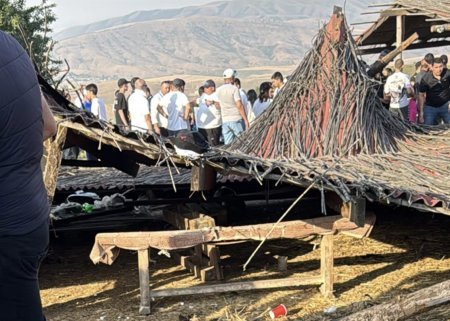 Göygöldə Yaylaq Festivalında çardaq aşıb, 8 nəfər yaralanıb Göygöldə Yaylaq Festivalında çardaq aşıb, 8 nəfər yaralanıb