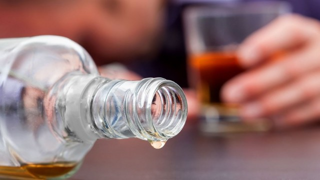 Türkiyədə saxta spirtli içkidən 61 nəfər öldü