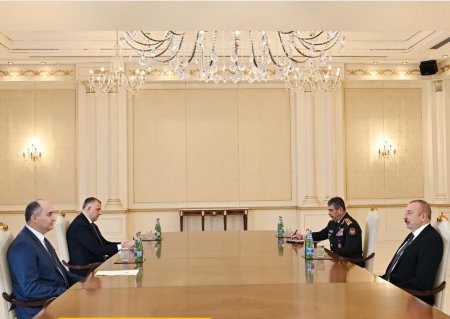 Prezident İlham Əliyev Gürcüstanın müdafiə nazirini qəbul edib.