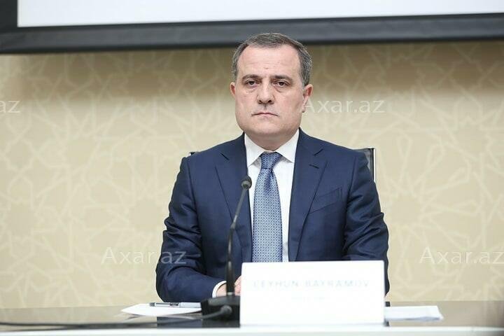 100-dən çox azərbaycanlı Ukraynanı tərk edib 