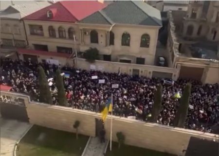 Xalqımız Ukraynaya dəstəkdir. 