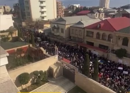 Xalqımız Ukraynaya dəstəkdir. 