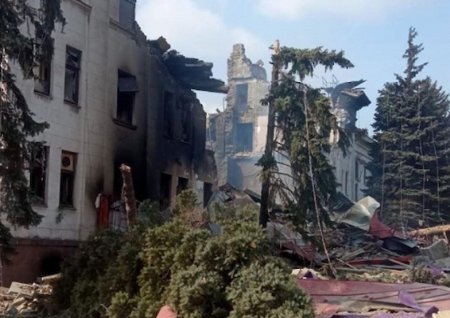 Mariupolda teatr binasının bombalanması nəticəsində 300-ə yaxın dinc sakin dünyasın dəyişib.