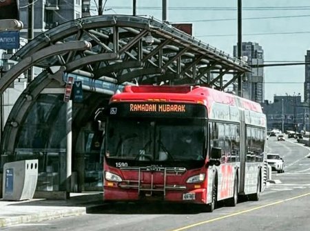 Kanadada İslam dininə hörmət. Torontoda avtobuslar