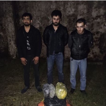 Narkotacirlər sərhədçilərə silah çəkdi. Üstlərinə maşın sürdü