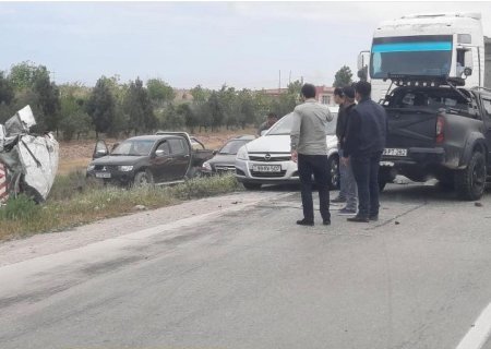 Bakı Quba yolunda Pİkap ilə Mercedes toqquşub