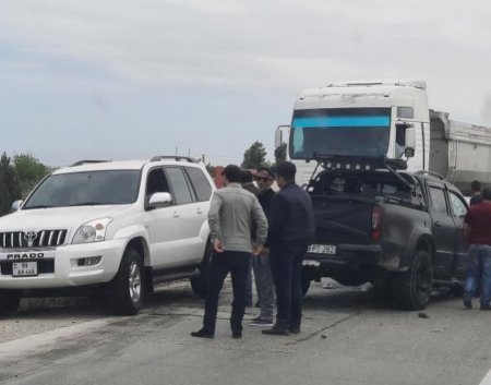 Bakı Quba yolunda Pİkap ilə Mercedes toqquşub