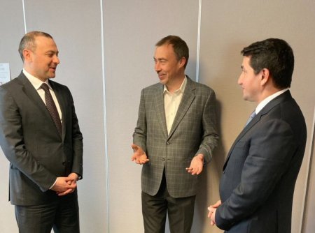 Hikmət Hacıyev Brüsseldə Ermənistan təhlükəsislik şurasının rəhbəri ilə görüşüb