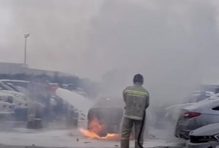 Aeroportun dayanacağında avtomobil yanıb 