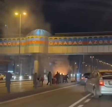 Ziya Bünyadov prospektində avtomobil yanıb 