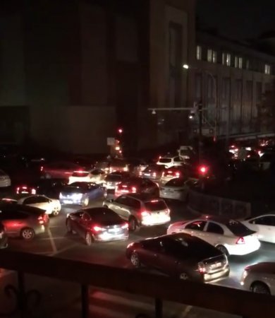 Bakı Yeni ili tıxacda qarşıladı 