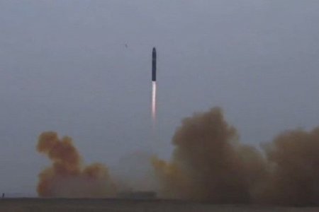 Şimali Koreya ABŞ-i vura biləcək raketini nümayiş etdirib