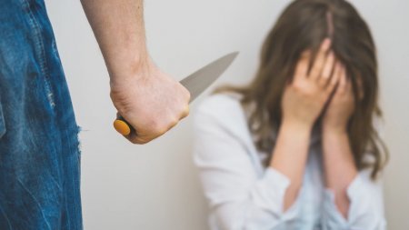 Abşeronda ər arvadını bıçaqlayıb