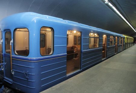 Bakı metrosu Novruzov bayramı ilə əlaqədar retro vaqonları nümayiş etdirir
