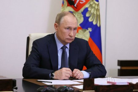 Putin Kremli tərk etdi. Peskov isə təkzib edir 