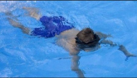Altı yaşlı uşaq hovuzda boğularaq ölüb