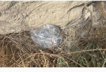Polis Böyükşor gölü ərazisində gizlədilmiş 1 kiloqrama yaxın tiryək aşkar edib
