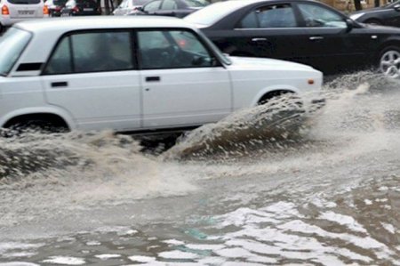 Güclü yağış və sel suları Bakı-Şamaxı-Yevlax avtomobil yol infrastrukturuna ciddi zərər vurub
