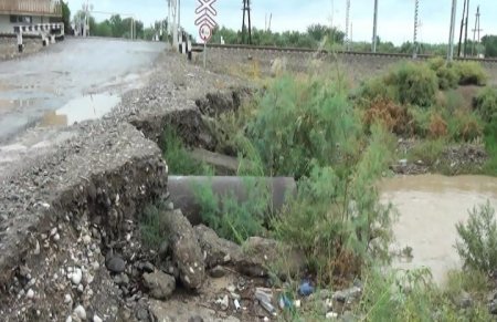 Goranboyda sel yollara, əkin sahələrinə ciddi ziyan vurub