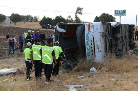 Türkiyədə yenə avtobus aşıb. Ölən və yaralananlar var