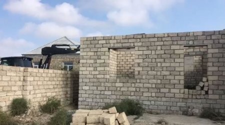 Bakıda qanunsuz tikililər sökülüb
