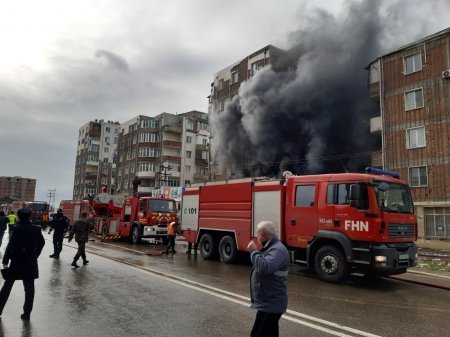 Bakıda otel yanıb