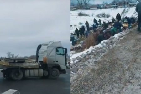 Bakı-Quba yolunda TIR idarəetmədən çıxaraq aşıb 