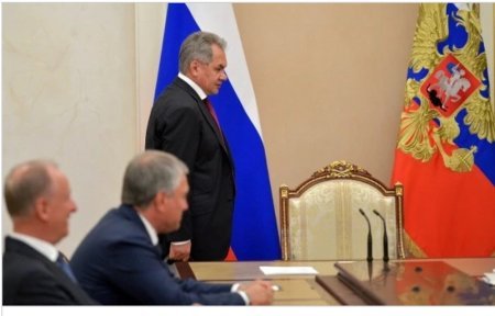 Putin Şoyqunu Müdafiə Nazirliyindən azad edilərək RF Təhlükəsizlik Şurasının katibi təyin edilib