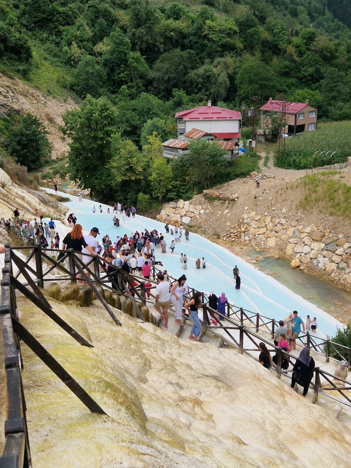 Dünyada meşədə əmələ gələn ikinci ən böyük travertin bölgəsi - Göksu travertinlər