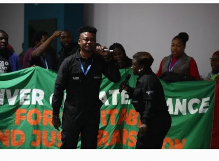 COP 29 da iqlim fəalları aksiya keçiriblər