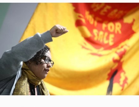 COP 29 da iqlim fəalları aksiya keçiriblər