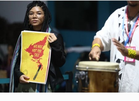 COP 29 da iqlim fəalları aksiya keçiriblər