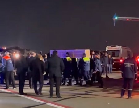 Təyyarə qəzasında dünyasını dəyişən vətəndaşlarımızın nəəşkəri vətənə gətirilib