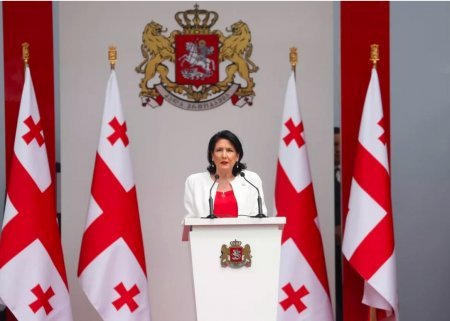 Zurabişvili prezident sarayını tərk edəcəyini açıqlayıb