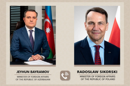 Ceyhun Bayramov Polşalı həmkarı ilə telefonla danışıb