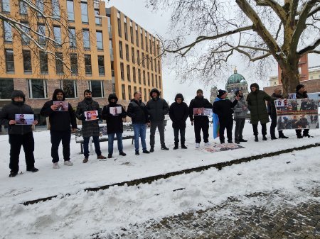 DAS təşkilatının rəhbərliyi altında siyasi mühacirlər Berlində XİN qarşısında etiraz aksiyası keçirirlər