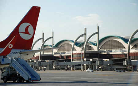 Güclü qar səbəbindən İstanbul hava limanı uçuşları dayandırdı