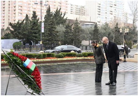 Prezident və xanımı “Ana harayı” abidəsini ziyarət ediblər