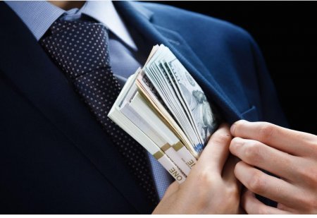 Son 7 ildə Tibb Universitetində tələbədən rüşvət alan 6 müəllim işdən uzaqlaşdırılıb