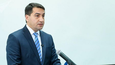 Hikmət Hacıyev: “Ermənistanın konstitusiyasında Azərbaycana qarşı ərazi iddiaları dəyişməlidir”