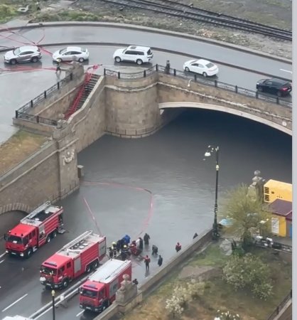 Yağan yağış yenə tunellərə doldu. Hərəkət dayandı