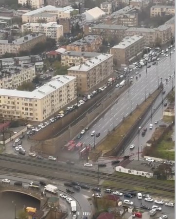 Yağan yağış yenə tunellərə doldu. Hərəkət dayandı