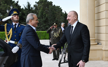 İlham Əliyev Pezeşkianı qəbul edib