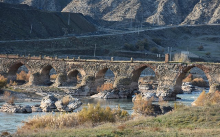Xudafərin körpüsündə qazıntı aparan İran vətəndaşları aşkarlanıb