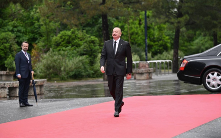 Prezident İlham Əliyevin Albaniya səfərindədir