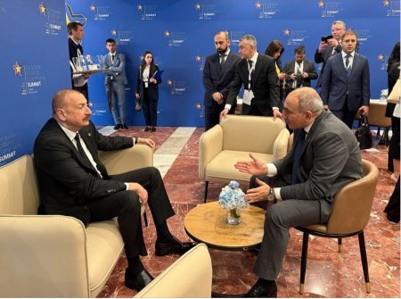 Lider qarşısında imtahan verən Paşinyan